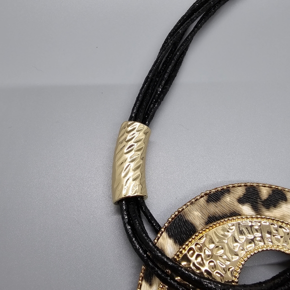 Hammered disk leopard Necklace set ✨️ - Picture 4 of 7